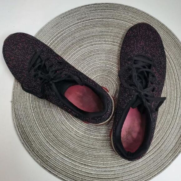 🔥4/$25 Women’s Sneakers Black & Pink Lace Up Athletic Sneakers Size 8 - Picture 2 of 4